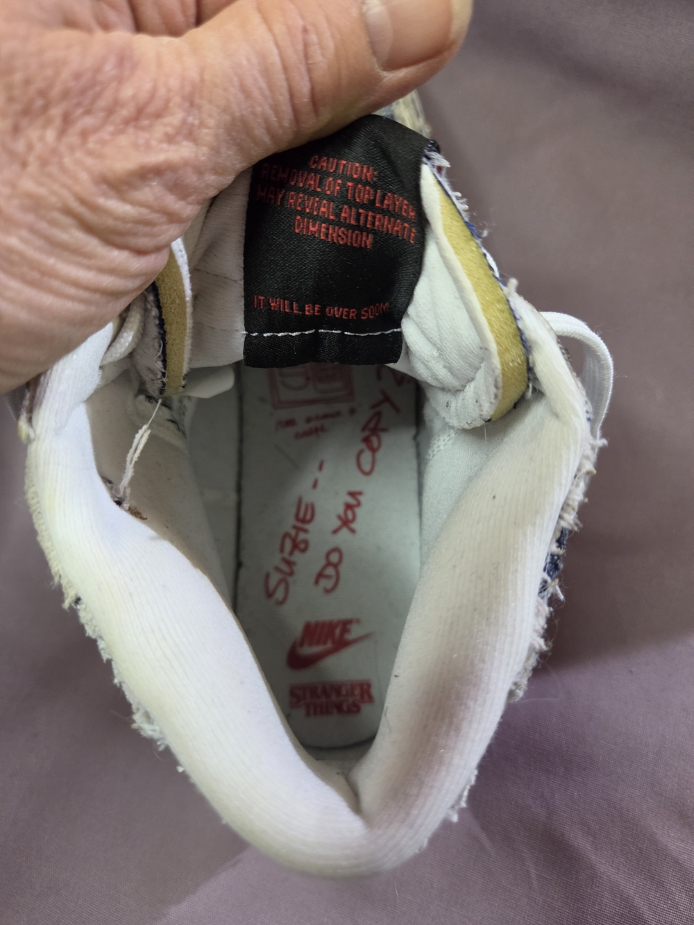NIKE Stranger Things 8.5 RARE - Picture 8 of 10